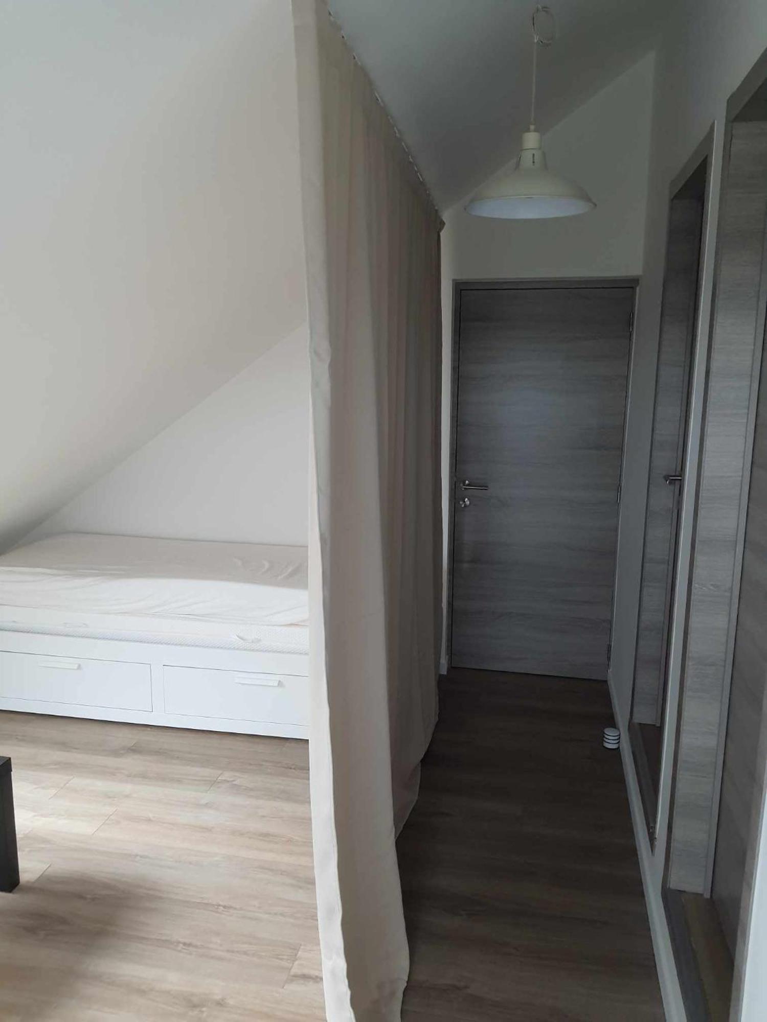 הוייט Gite Rural 3 Epis "Aux Pieds Des Ar'Den" - Chambre 1 Isolee Et Chambre 2 Dans Hall De Nuit - 34 Rue Du Chateau A 5564 Wanlin - 4 Adultes Et 2 Enfants מראה חיצוני תמונה